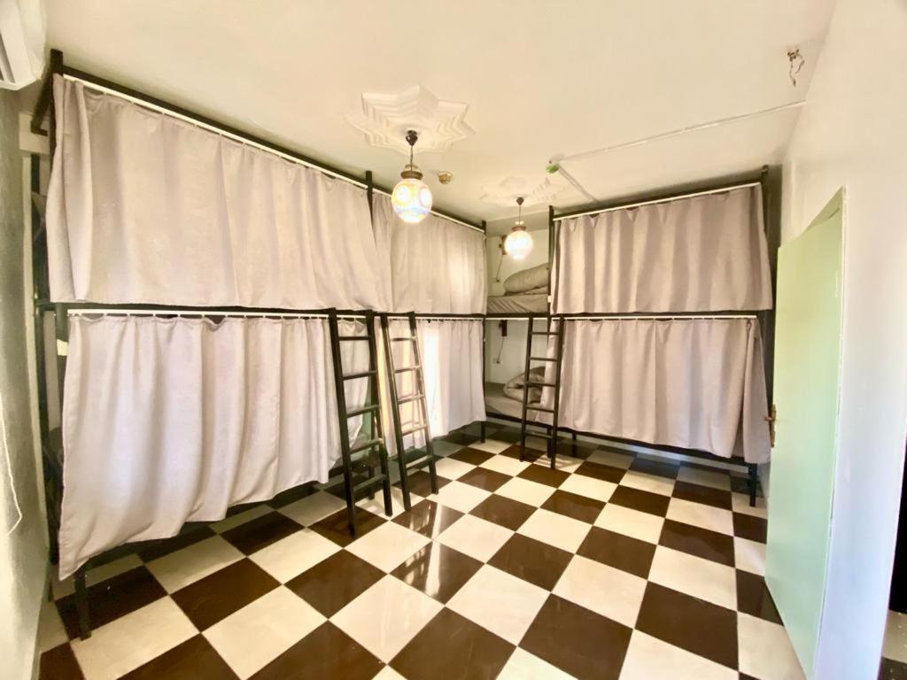 Friends Oasis Hostel Акаба Екстериор снимка
